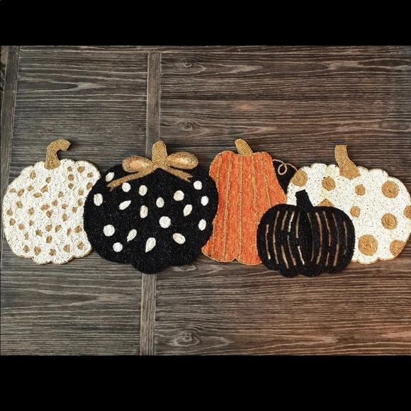 Fall Thanksgiving Pumpkin Beaded Table Runner Cynthia Rowley Never Displ… - Picture 1 of 8